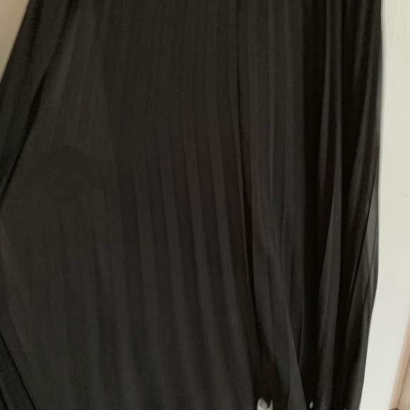 Black formal dress - Picture 4 of 8